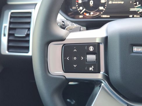 Certified 2025 Land Rover Discovery Dynamic SE image 30