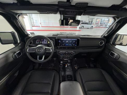 Used 2024 Jeep Wrangler Unlimited Sahara w/ Technology Group AWD/4WD image 23