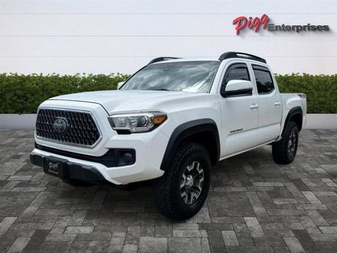Used 2019 Toyota Tacoma TRD Off-Road AWD/4WD image 4