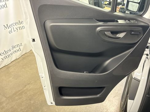New 2025 Mercedes-Benz Sprinter 2500 image 9