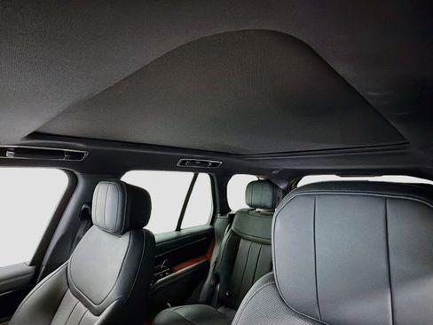 Certified 2025 Land Rover Range Rover SE AWD/4WD image 28