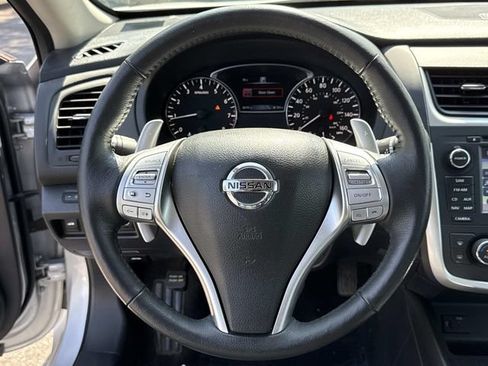 Used 2016 Nissan Altima 3.5 SL FWD image 18