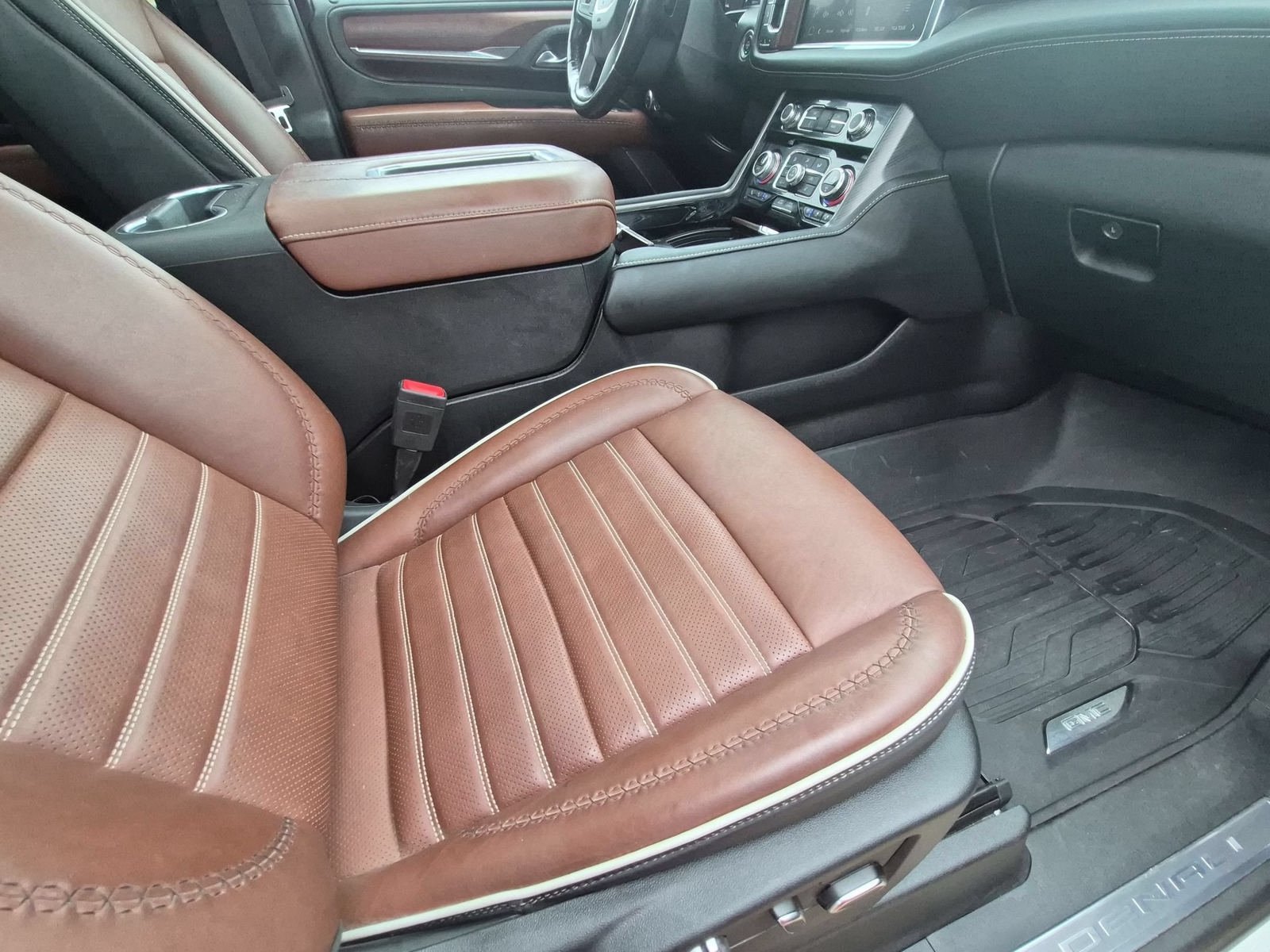 Used 2023 GMC Yukon Denali Ultimate AWD/4WD image 32