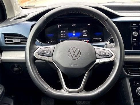 Used 2024 Volkswagen Taos SE FWD image 14