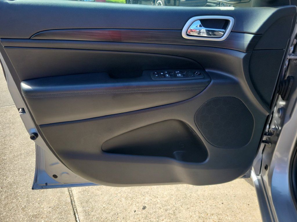 Used 2021 Jeep Grand Cherokee Laredo X RWD image 13