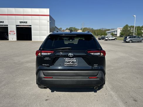 Used 2020 Toyota RAV4 XLE Premium image 6