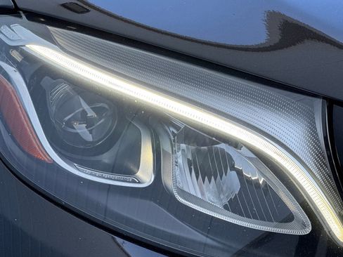 Used 2019 Mercedes-Benz GLC 350e 4MATIC image 11