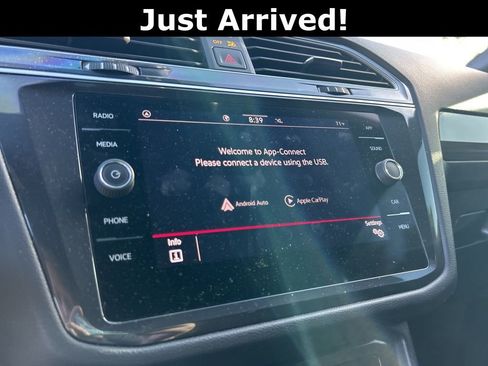 Used 2024 Volkswagen Tiguan SE R-Line image 27