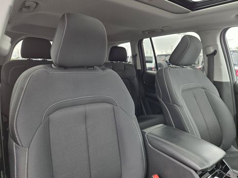 Used 2023 Jeep Grand Cherokee Laredo RWD image 32