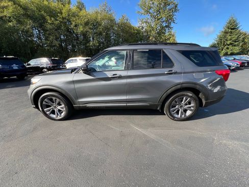Used 2022 Ford Explorer XLT w/ Equipment Group 202A image 9