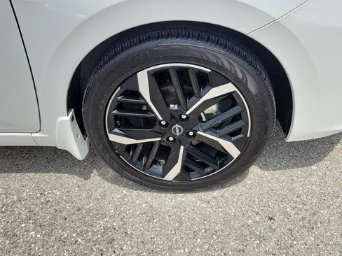 Certified 2025 Nissan Versa SR w/ Trunk Package FWD image 17
