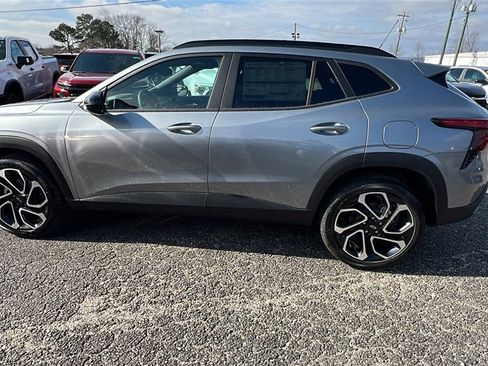New 2026 Chevrolet Trax RS w/ Sunroof Package image 8