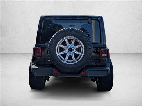 Used 2018 Jeep Wrangler Unlimited Sahara AWD/4WD image 7