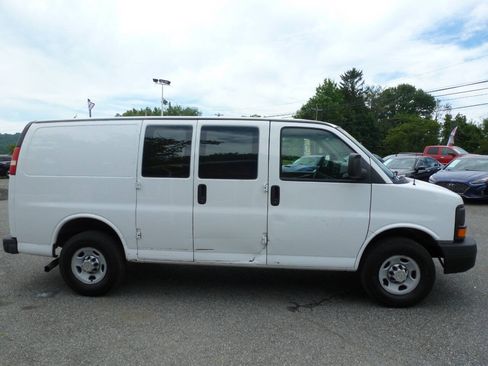 Used 2013 Chevrolet Express 2500 RWD image 4