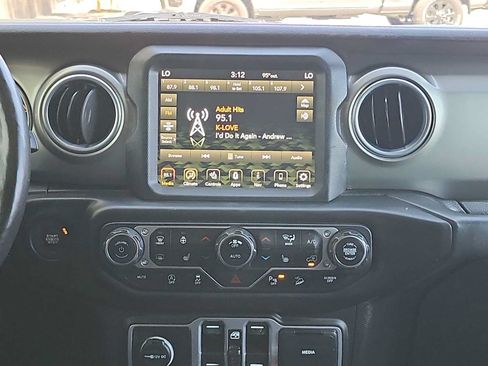 Used 2018 Jeep Wrangler Unlimited Sahara AWD/4WD image 20