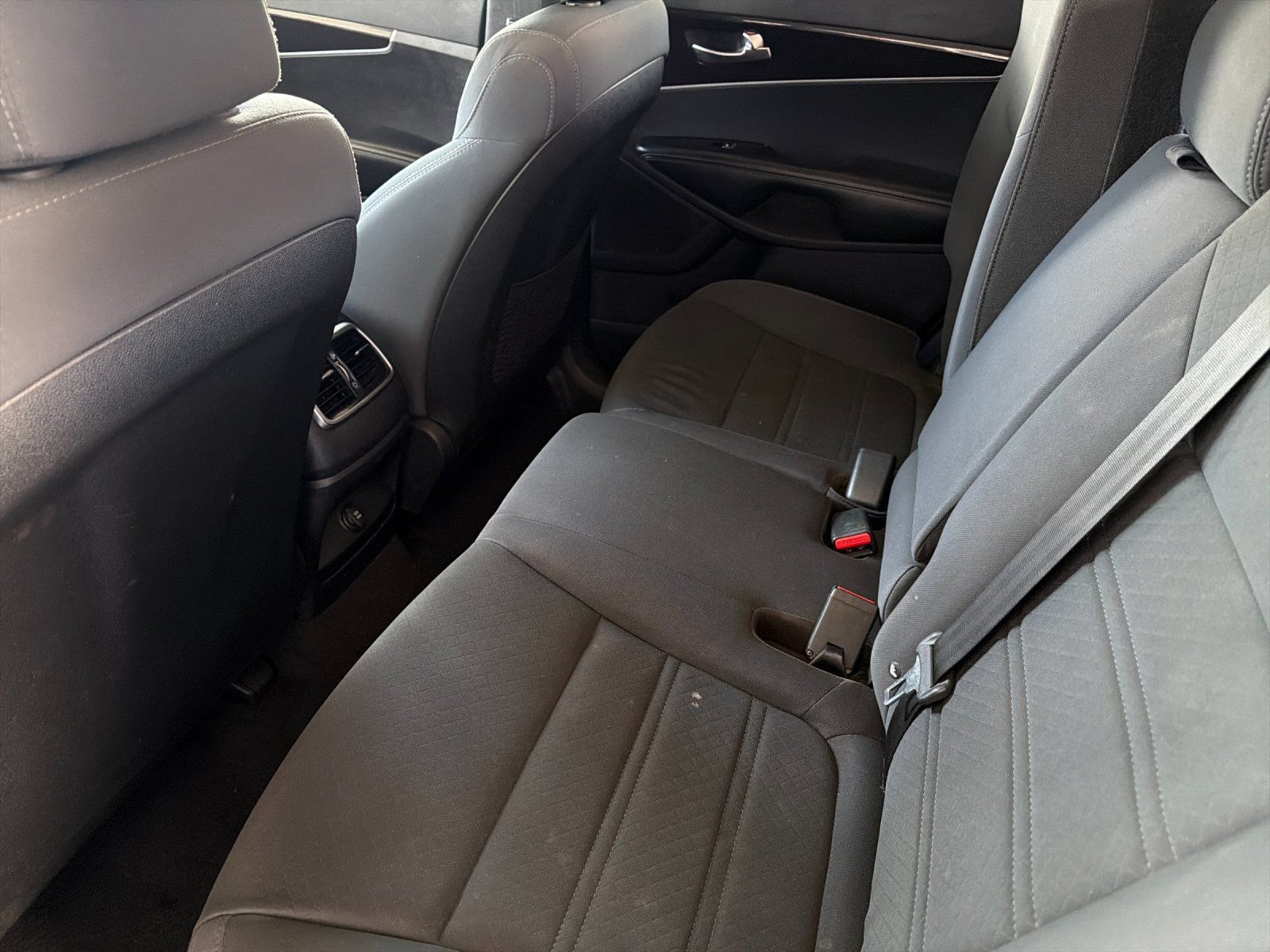 Used 2019 Kia Sorento L FWD image 11