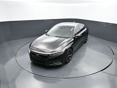 Used 2018 Honda Accord EX image 16