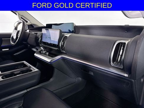 Certified 2025 Ford Expedition Max Platinum image 32