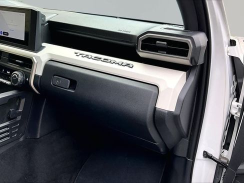 Certified 2024 Toyota Tacoma TRD Off-Road AWD/4WD image 19
