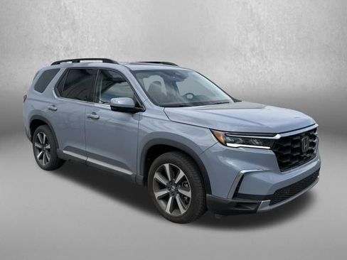 Used 2025 Honda Pilot Touring image 6