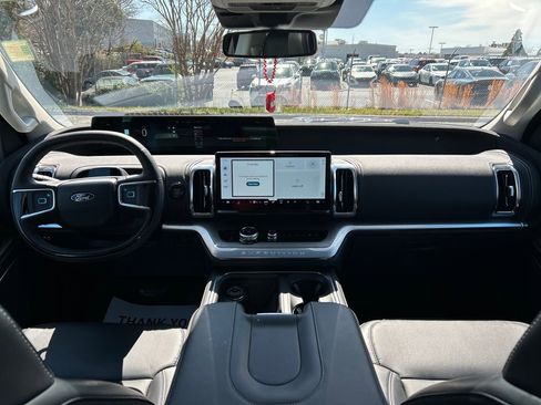 Used 2025 Ford Expedition Platinum image 14