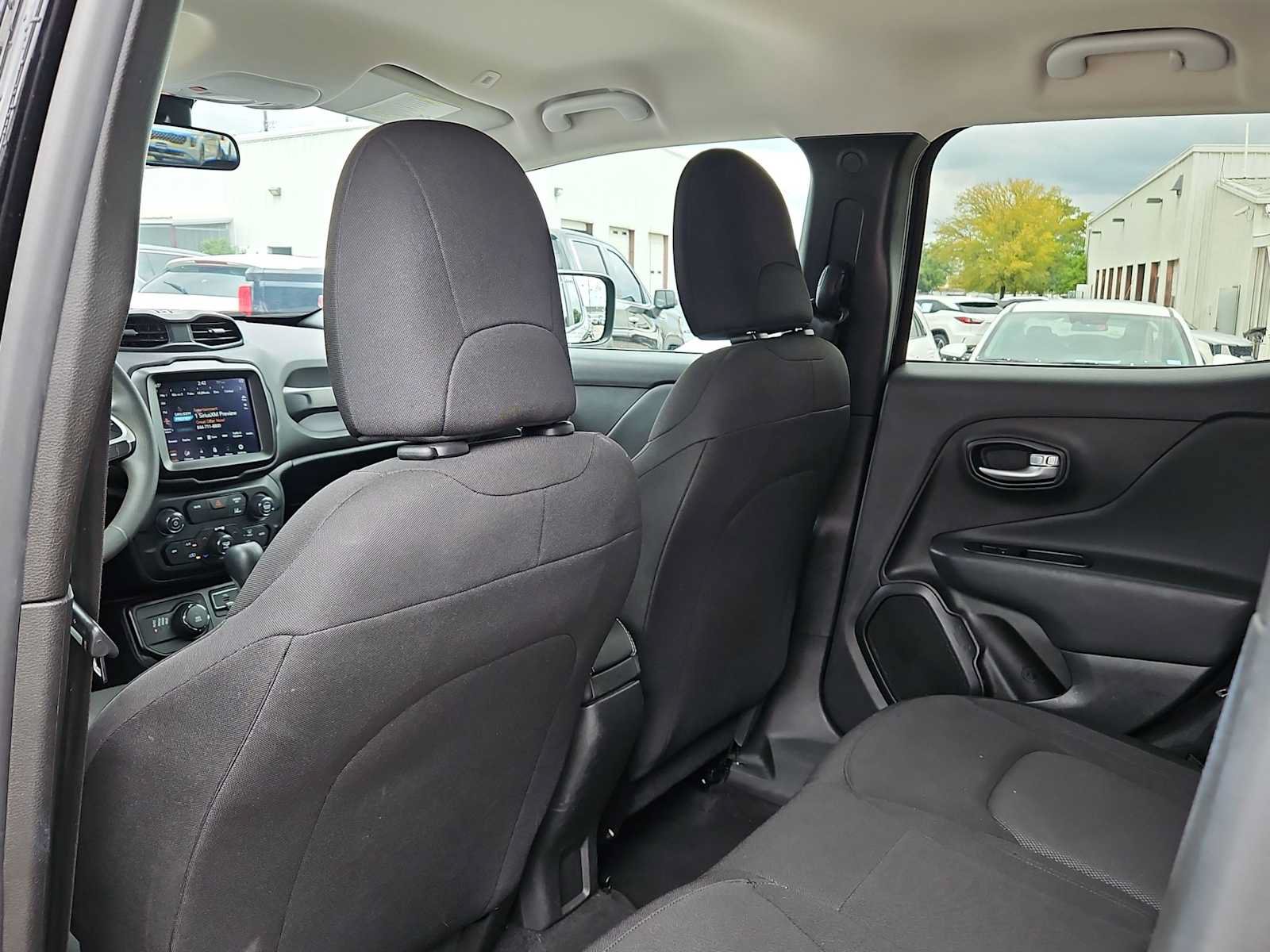 Used 2023 Jeep Renegade Latitude AWD/4WD image 15