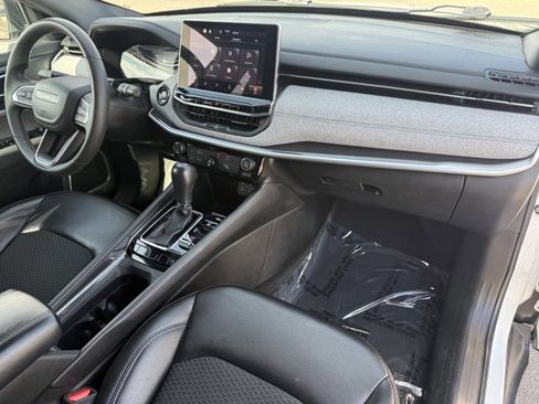 Used 2023 Jeep Compass Latitude image 13