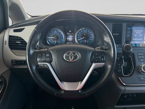 Used 2017 Toyota Sienna XLE w/ XLE Navigation Package AWD/4WD image 14