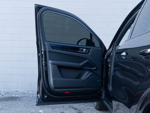 Certified 2022 Porsche Cayenne S image 15