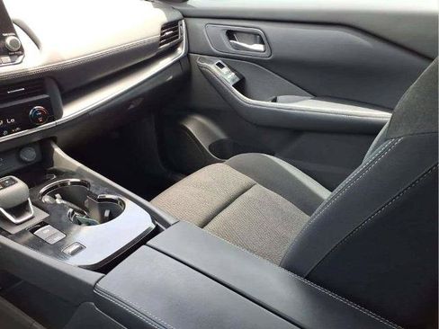 Certified 2026 Nissan Rogue SV FWD image 11