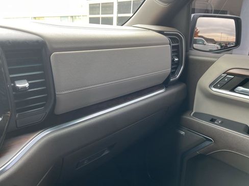 Used 2022 GMC Sierra 1500 SLT w/ SLT Convenience Package image 32