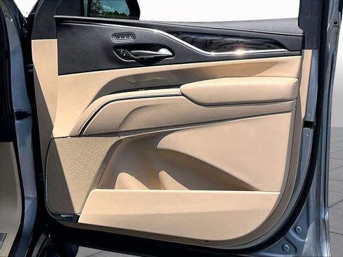 Used 2024 Cadillac Escalade Premium Luxury AWD/4WD image 23