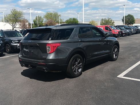Used 2023 Ford Explorer XLT w/ Equipment Group 202A AWD/4WD image 5