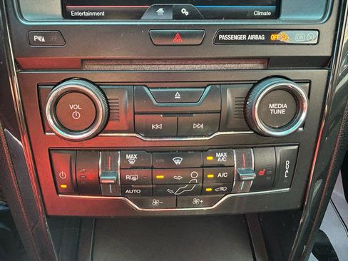 Used 2016 Ford Explorer XLT w/ Equipment Group 202A AWD/4WD image 25
