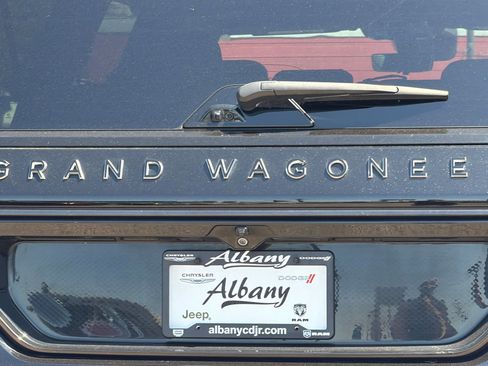 Used 2024 Jeep Grand Wagoneer L Series II w/ Quick Order Packagew 28T AWD/4WD image 8