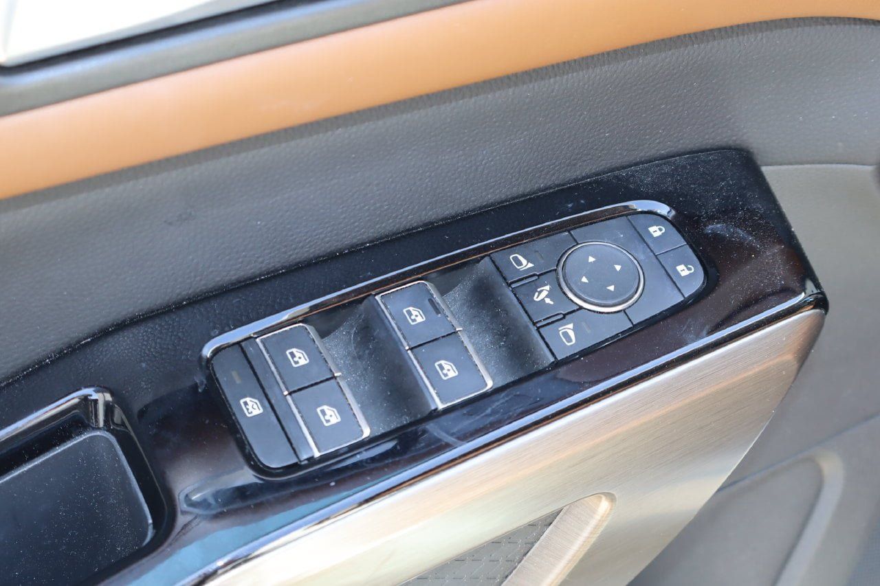 Used 2024 Nissan Pathfinder Platinum w/ Cargo Package FWD image 24