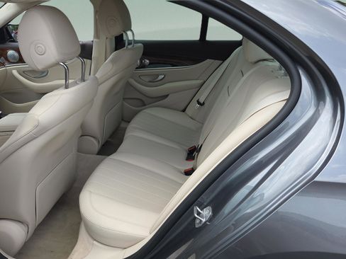 Used 2017 Mercedes-Benz E 300 image 8