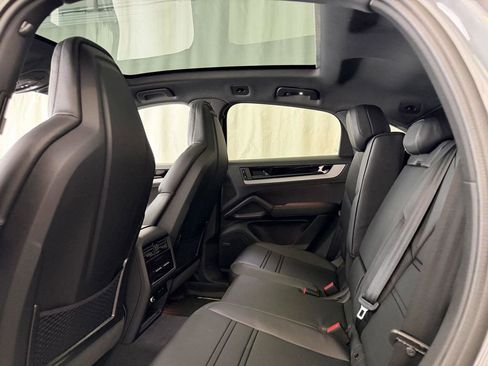 New 2026 Porsche Cayenne Coupe AWD/4WD image 24