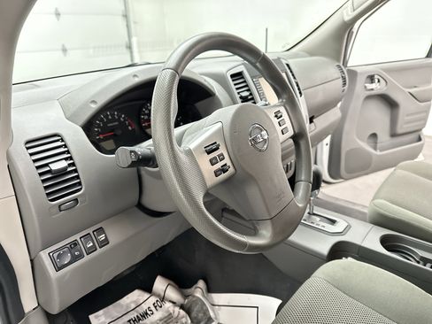 Used 2021 Nissan Frontier SV w/ Midnight Edition Floor Mats image 16