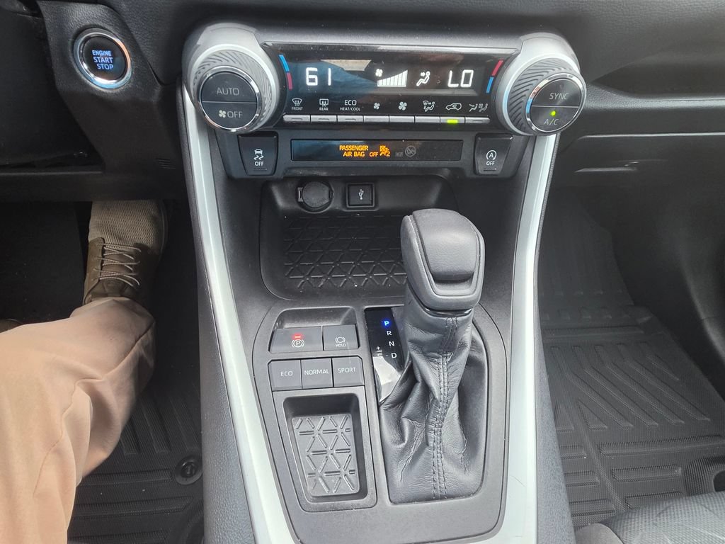 Used 2022 Toyota RAV4 XLE w/ Convenience Package FWD image 20