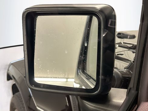 Used 2023 Jeep Wrangler Unlimited Sahara AWD/4WD image 16