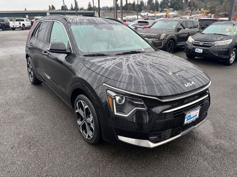 Certified 2023 Kia Niro EX Touring image 3
