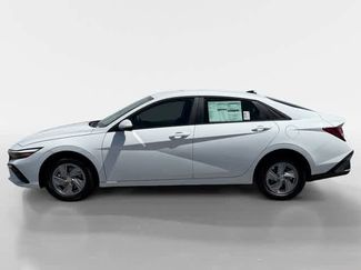 New 2026 Hyundai Elantra SE FWD video 2