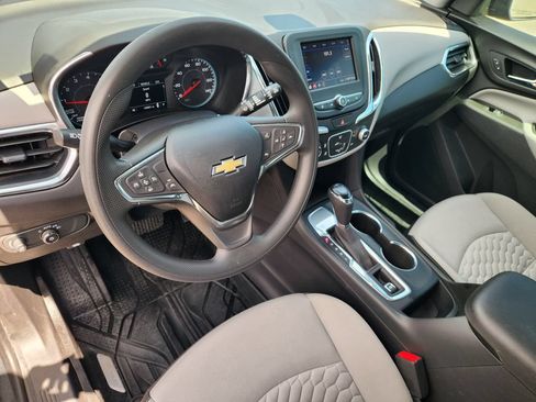 Used 2020 Chevrolet Equinox LS w/ LS Convenience Package FWD image 2