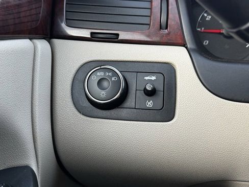 Used 2009 Chevrolet Impala LT w/ Luxury Edition Package image 22