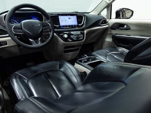 Used 2022 Chrysler Pacifica Touring-L FWD image 19