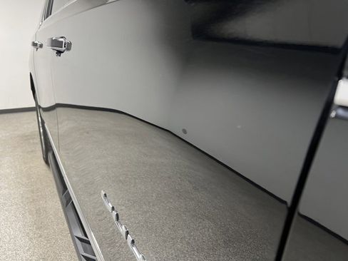 Used 2023 GMC Yukon XL SLT image 11