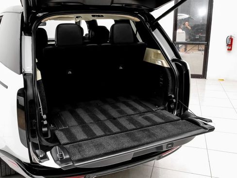 Used 2022 Land Rover Range Rover Long Wheelbase SE image 50