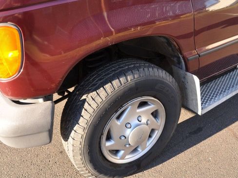 Used 2005 Ford E-350 and Econoline 350 XL RWD image 23