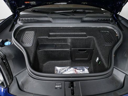 New 2026 Porsche Macan Electric RWD image 37